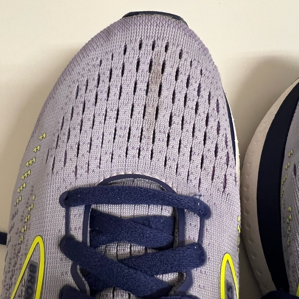 Brooks Women’s Glycerin 19 Sneaker. Size 8. Good Condition. - Picture 4 of 8